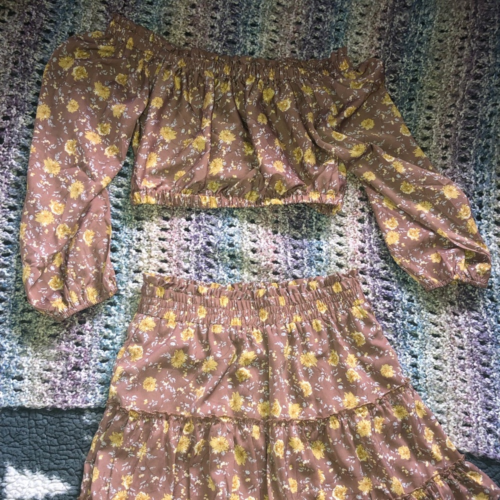 Off the shoulder and skirt set. Brown, yellow